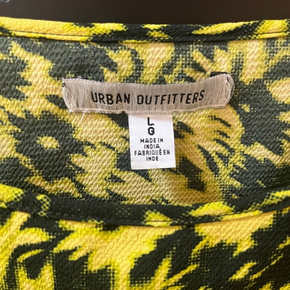 Urban Outfitters Floral adjustable tie strap summer dress. Bottom box pleats - Picture 3 of 5